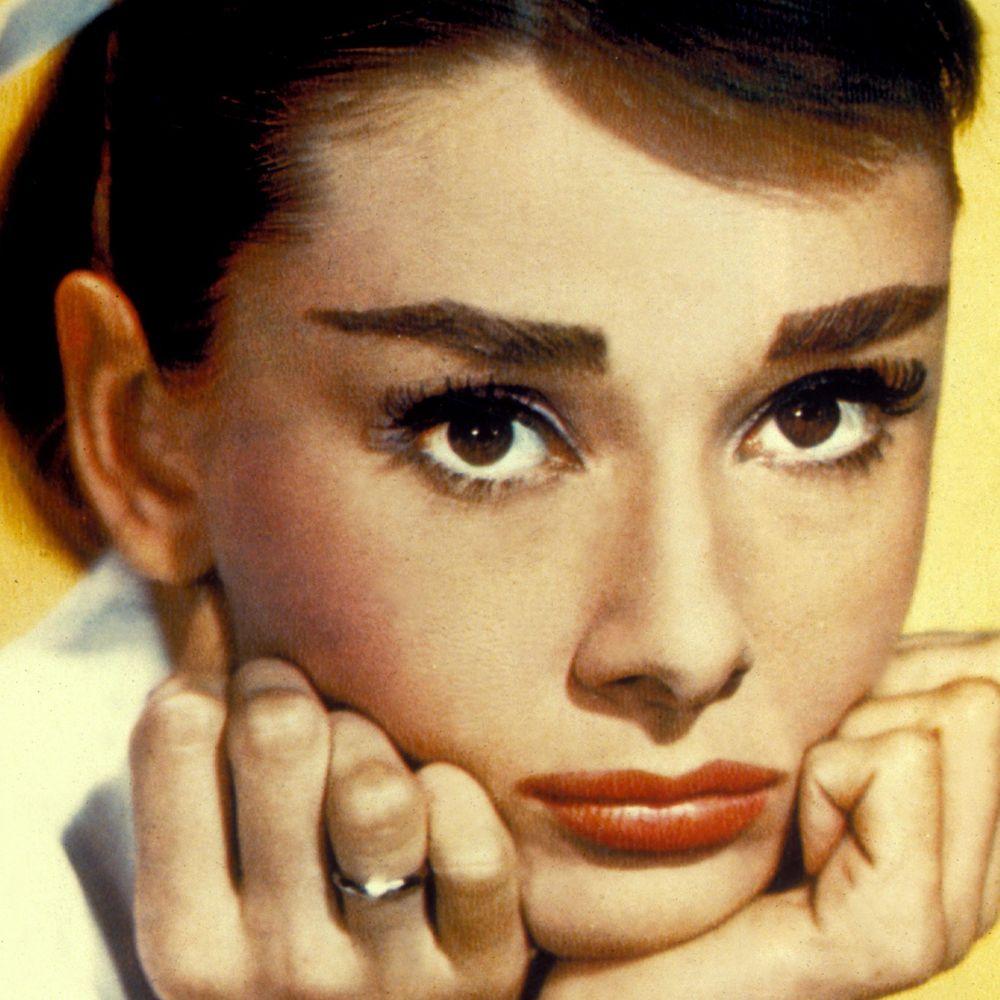 Audrey Hepburn inspired Old Hollywood makeup with defined brows and lashes