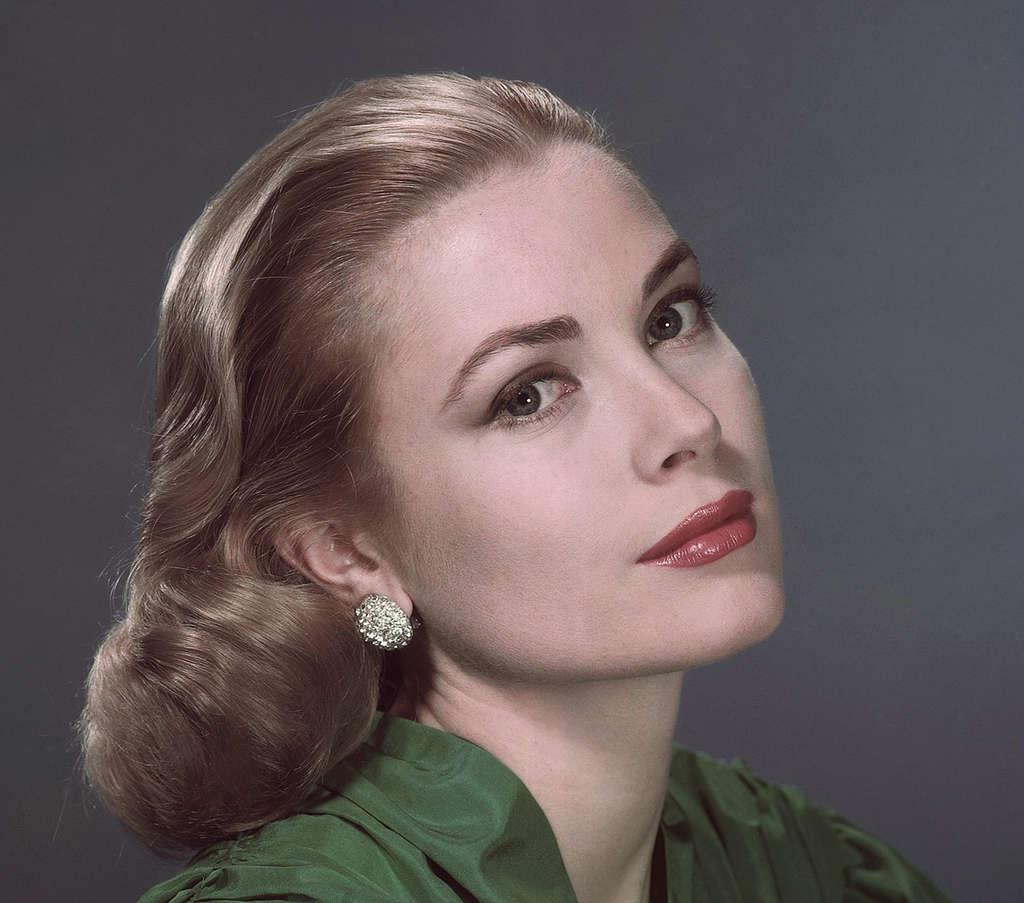 Grace Kelly inspired elegant Old Hollywood makeup with soft complexion