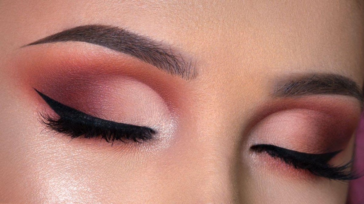 Half cut crease eyeliner style