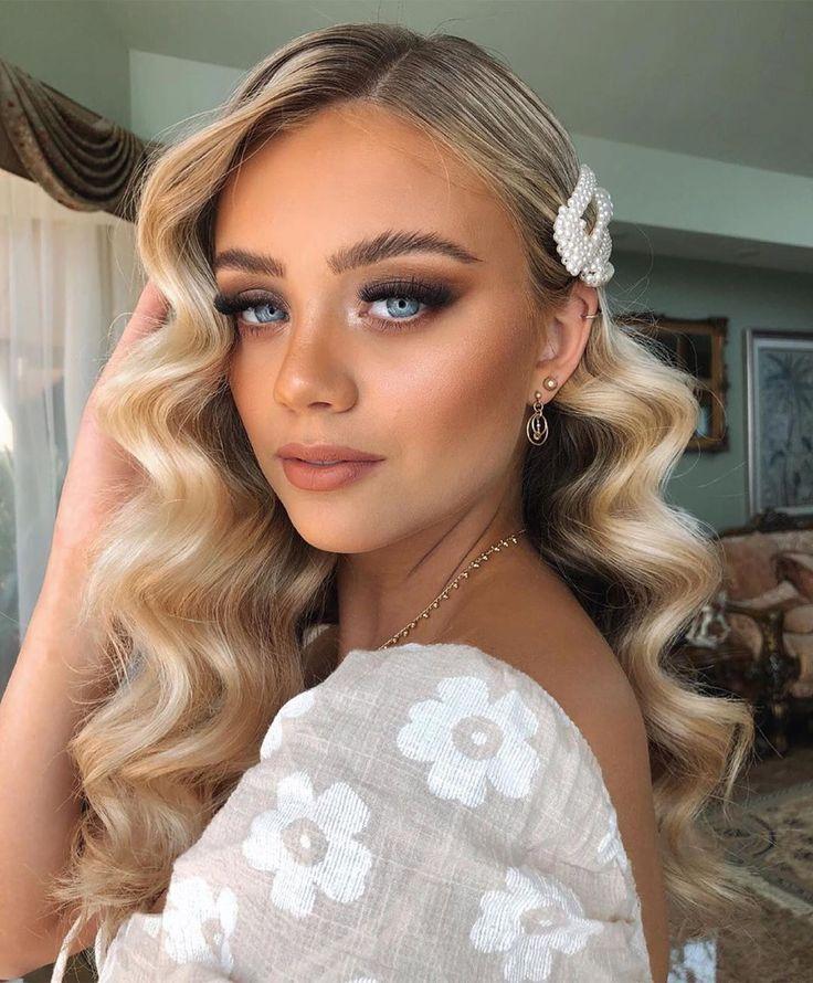 Hollywood waves with accessories
