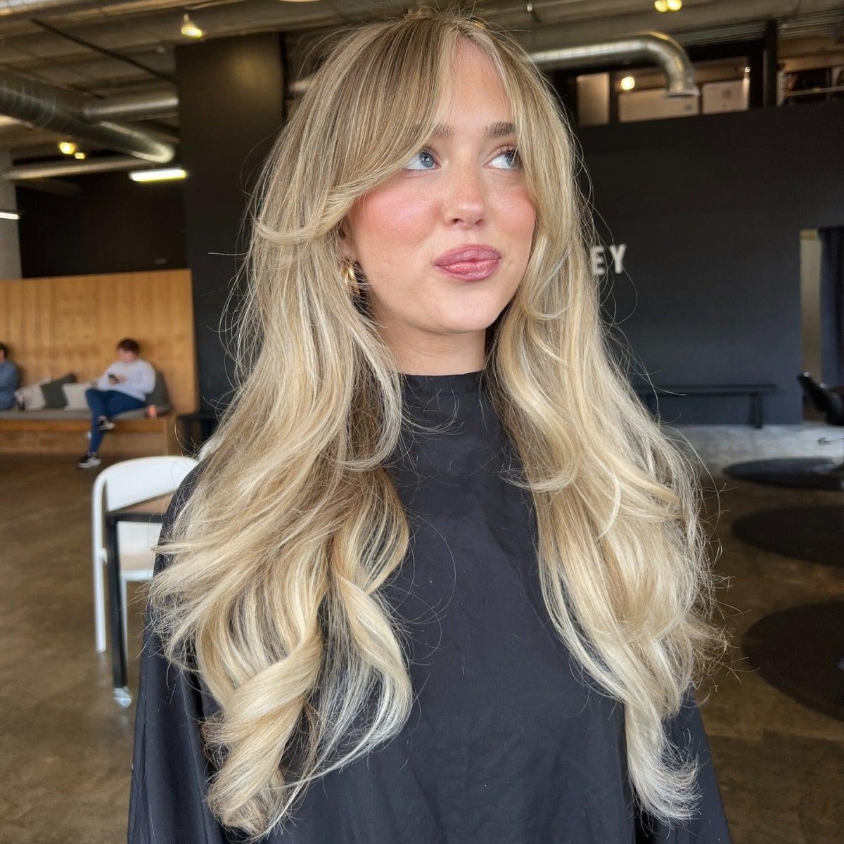 Hollywood waves curtain bangs