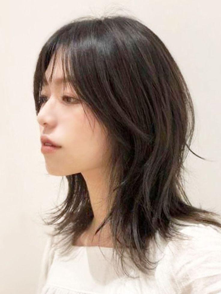 Medium wolf cut straight hair