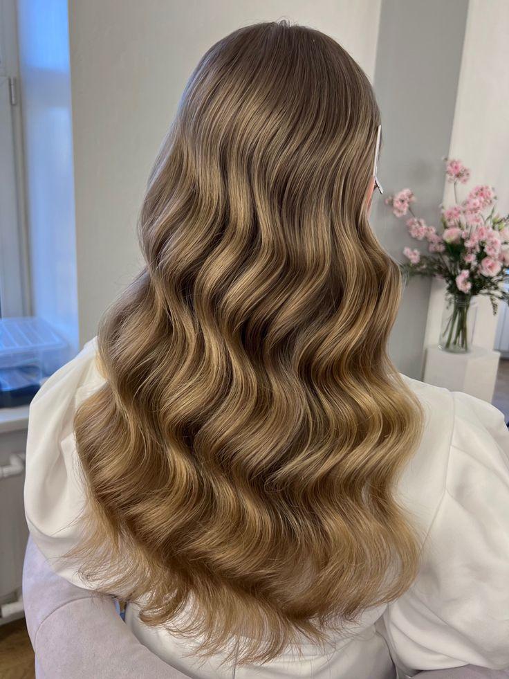 Soft blonde Hollywood waves