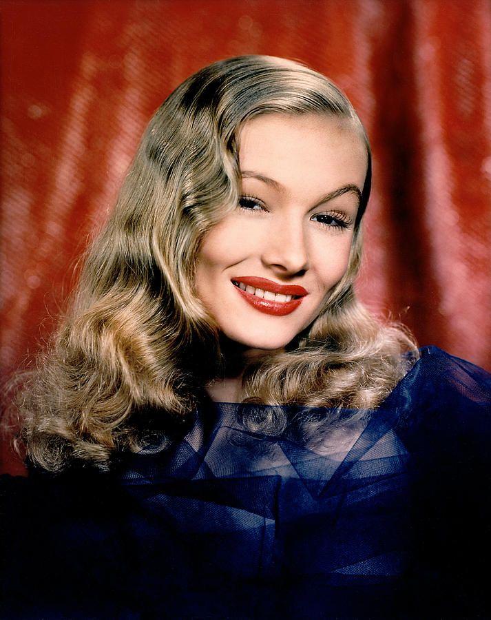 Veronica Lake inspired Old Hollywood glamour makeup with side parted waves