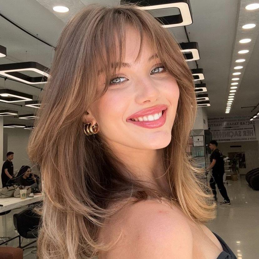 Face framing layers with curtain bangs