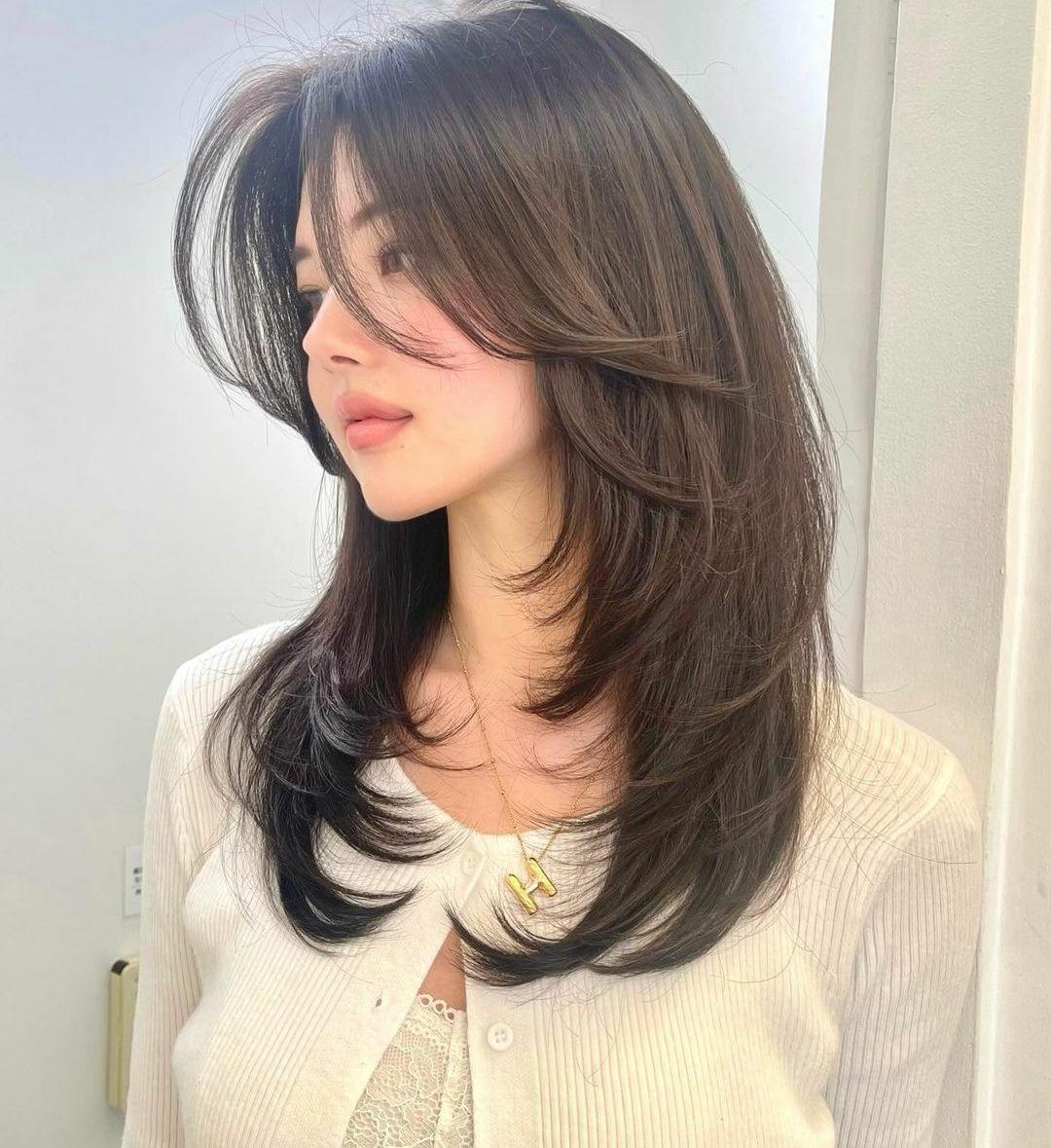 Face layers with wispy curtain bangs