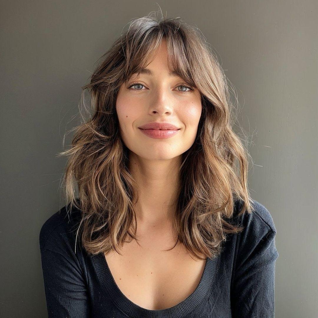 Wavy hair with wispy curtain bangs
